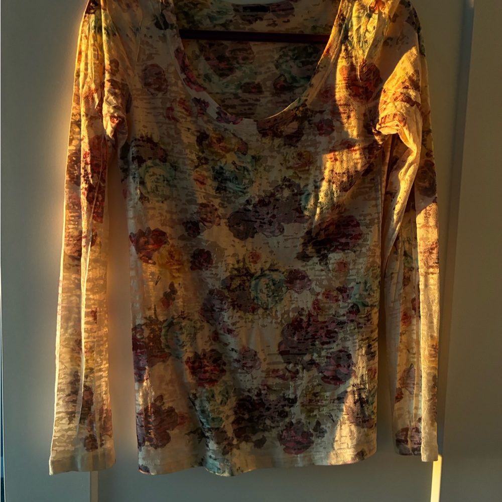 Buckle Calesure Plug Brand Multicolor Floral Long Sleeve Tee